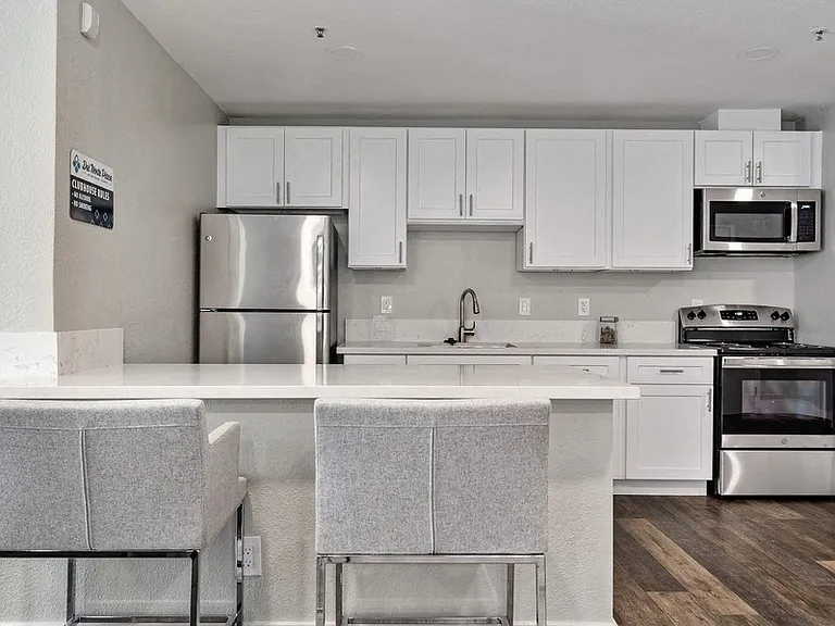 Del Norte Place Apartment Homes — Photo 17