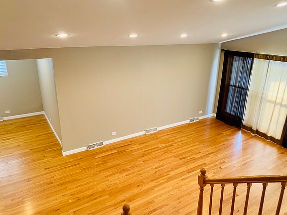 4th image of 211 Valerie Ct