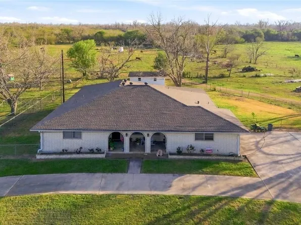 911 W Constitution St, Victoria, TX 77901