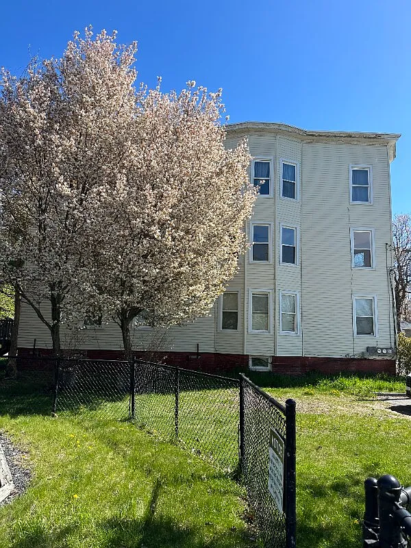 3 bed, 1586 sqft, $3,400 — Photo 3