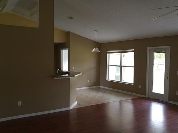 3rd image of 1281 SW Sudder Ave