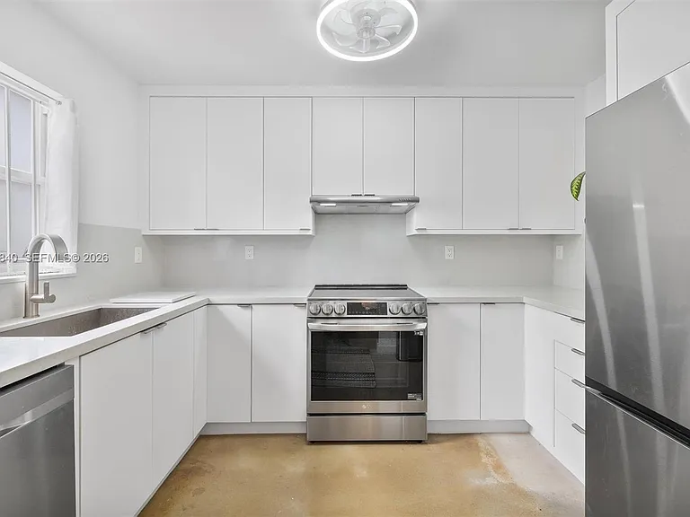 421 SW 3rd St #16 — Photo 3