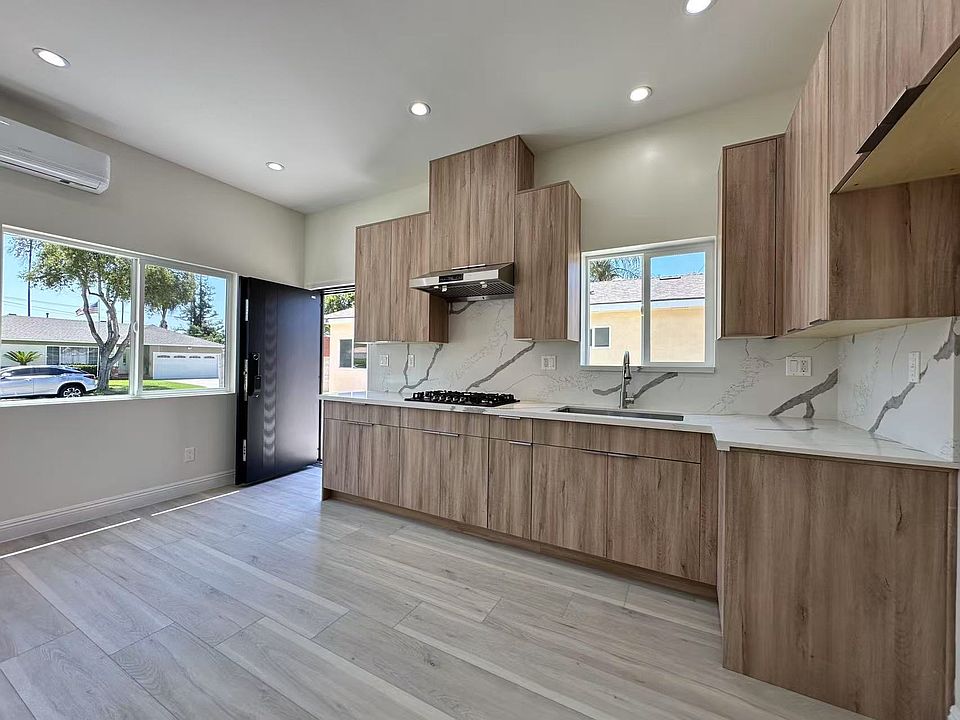 1st image of 325 N Carvol Ave