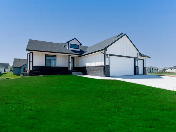 274 S Wellcrest Cir, Goddard, KS 67052