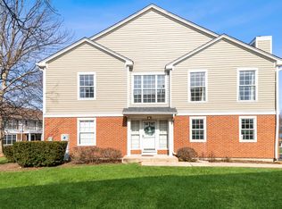 799 Grosse Pointe Cir, Vernon Hills, IL 60061