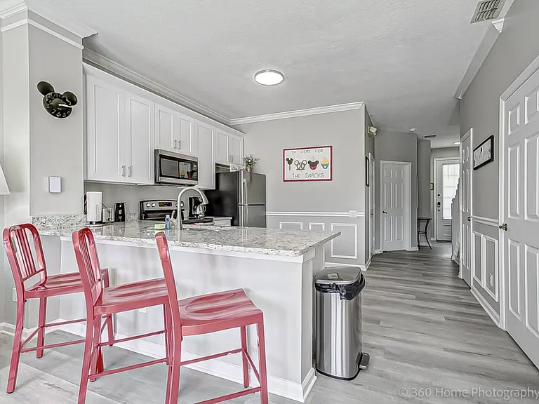 Silver Palm Dr — Photo 10