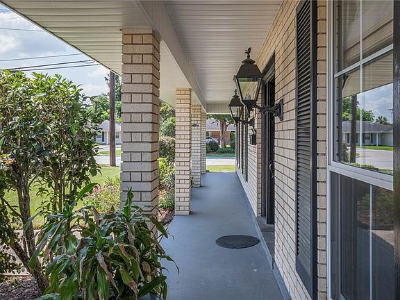 3rd image of 201 Willow Dr