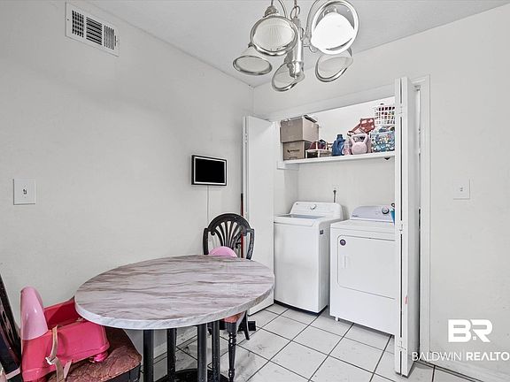 5th image of 512 Lake Forest Blvd #E118
