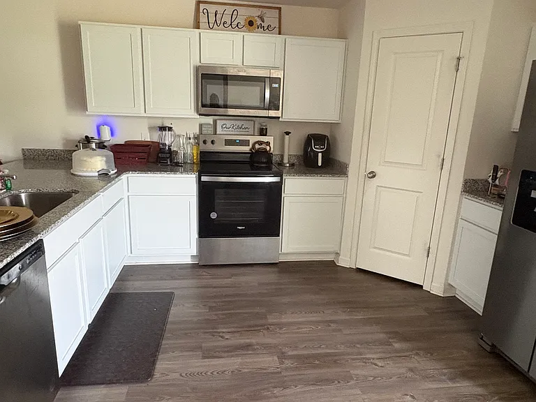 1612 Carlsbad Ln — Photo 13