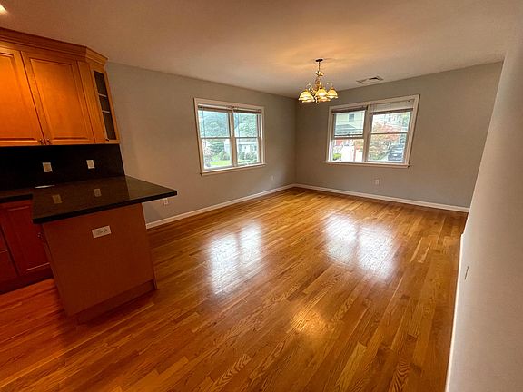 5th image of 31 Washington Ave N #2