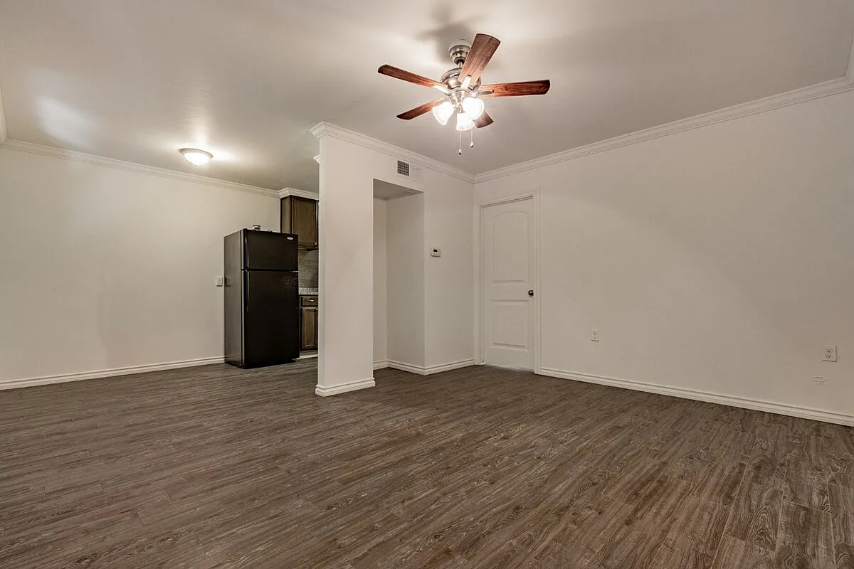 1 bed, 1.0 bath, 550 sqft, $800 — Photo 2