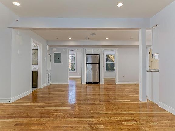 3rd image of 721 Parker St #3