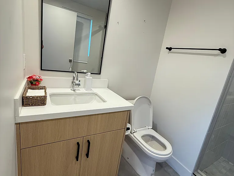 222 N Coronado St #222 — Photo 15