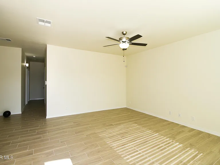 902 Bromyard Dr — Photo 5
