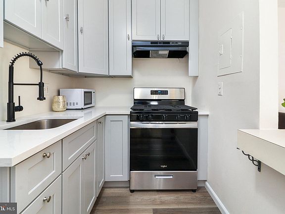 3rd image of 3100 S Manchester St APT 203