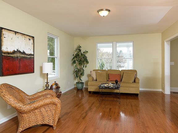 5th image of 216 Church Ln