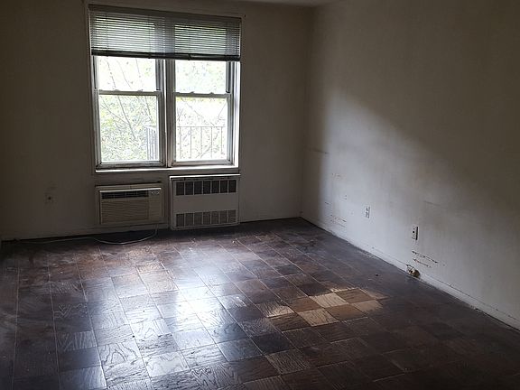 2nd image of 14215 Franklin Ave #5D