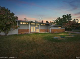 1700 Big Trail Rd, Commerce Township, MI 48390