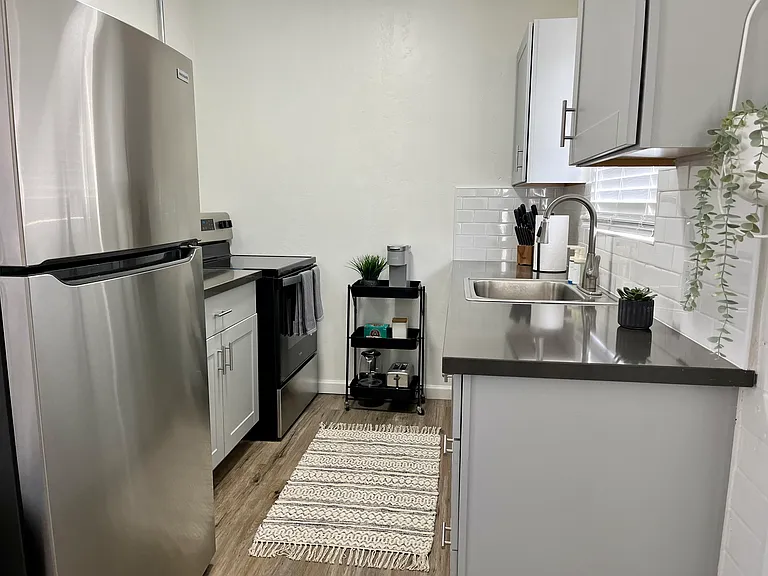 1627 N Bryant Ave #C — Photo 7