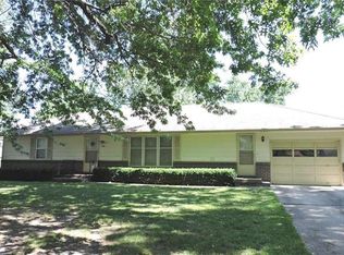 206 W Maple St, Raymore, MO 64083