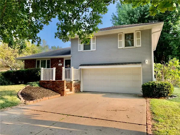 3110 Dover St, Saint Joseph, MO 64506