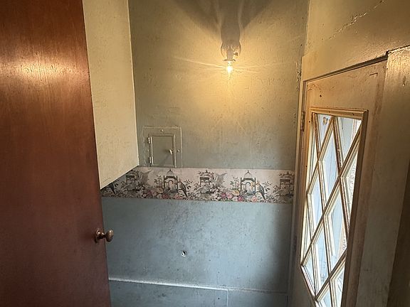 5th image of 1553 E Hickory St