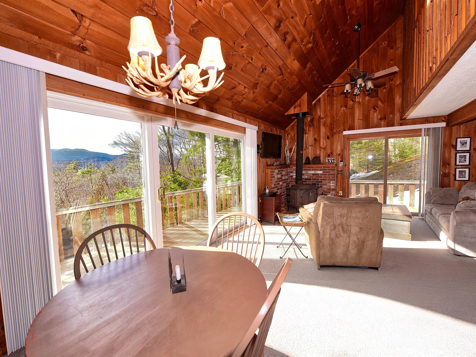 3 bed, 2.0 bath, 1396 sqft, $6,500 — Photo 3