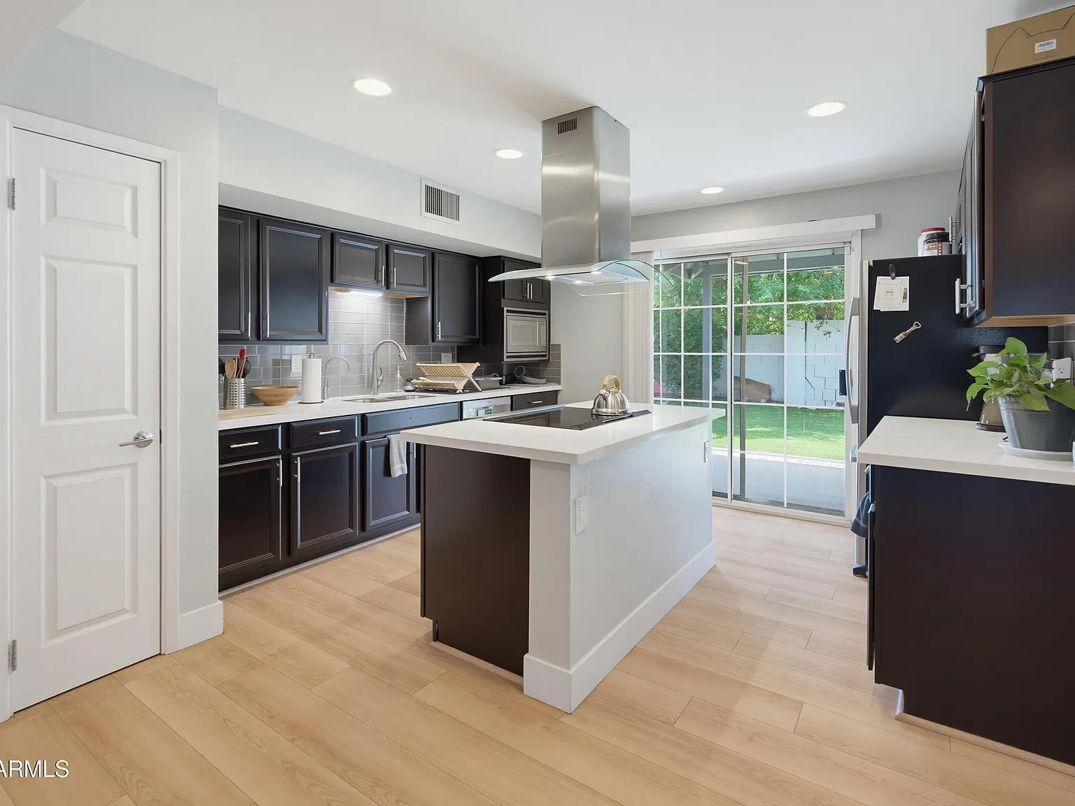 3 bed, 2.5 bath, 1801 sqft, $3,875 — Photo 4