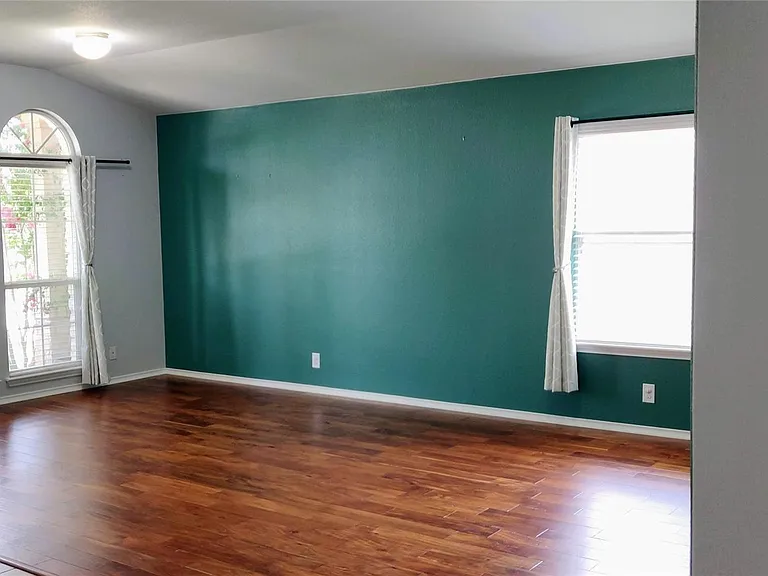 309 Riverine Way — Photo 4
