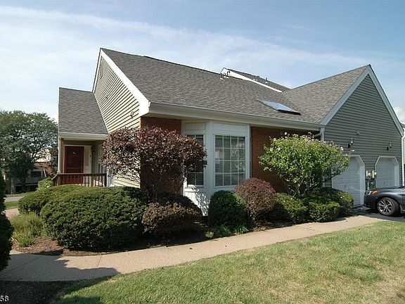 3rd image of 93 Giordano Dr