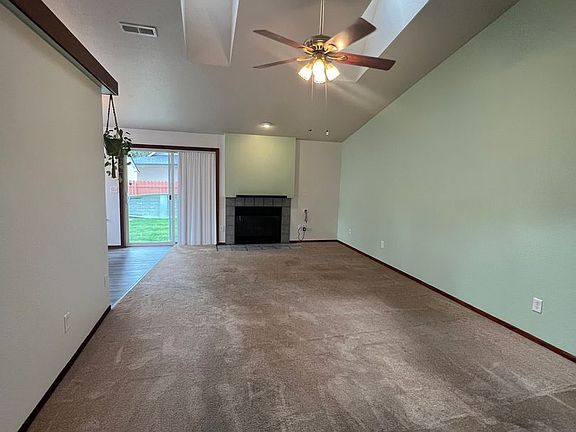 2nd image of 1002 192nd St E