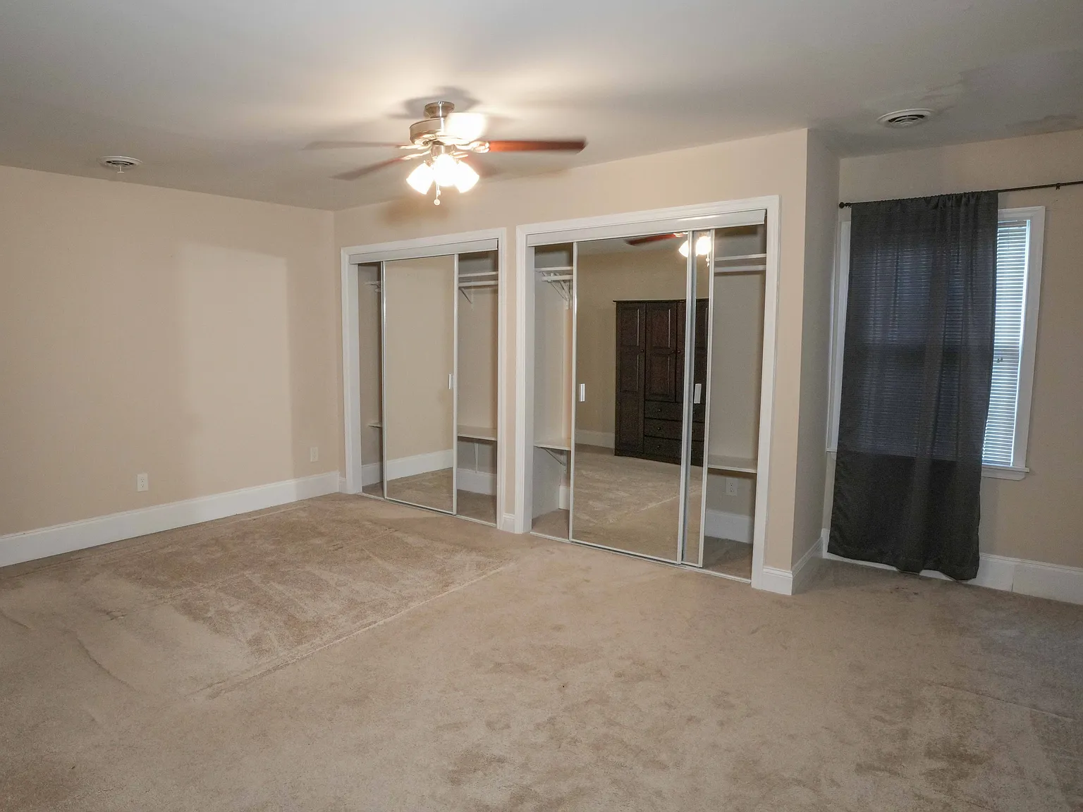 5 bed, 2479 sqft, $3,200 — Photo 4