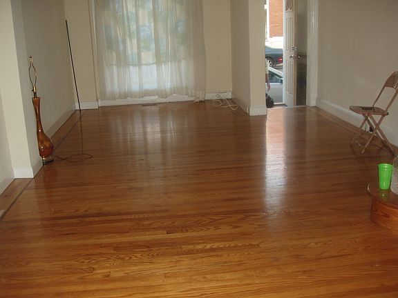 Gleaming wood flrs in Lr/Dr