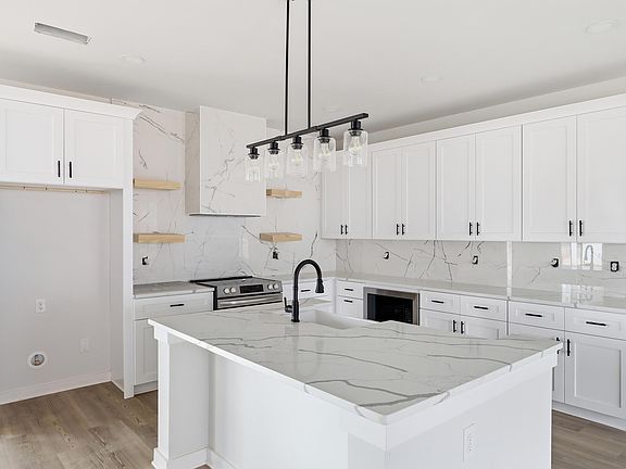 5th image of 178 Buncombe St