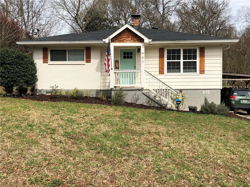 3 bed, 2.0 bath, 1396 sqft, $2,800 — Photo 1