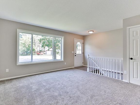 3rd image of 39458 Ash Ct