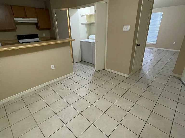 1421 Lake Calais Ct #K — Photo 5