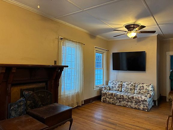 2nd image of 23 E Howe St