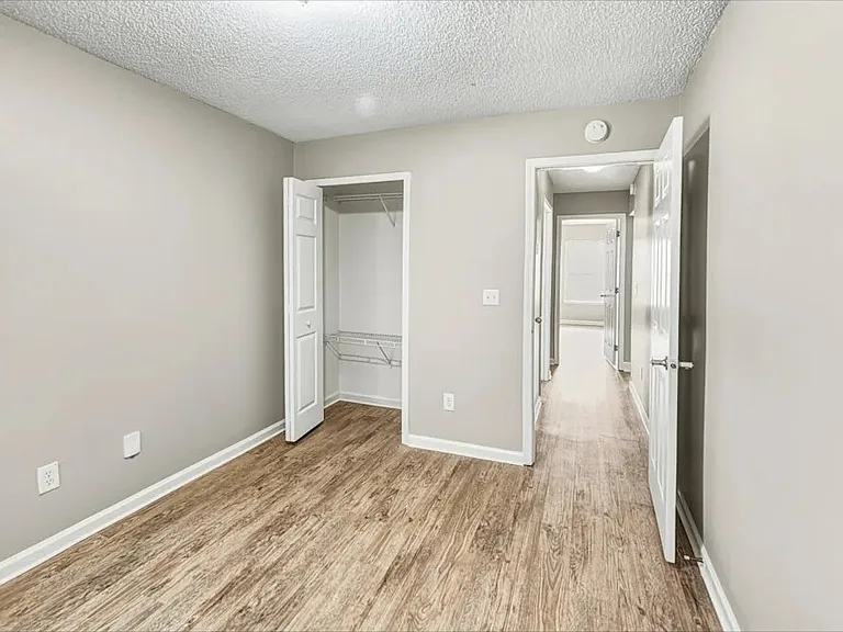 722 Putters Green Way S — Photo 4