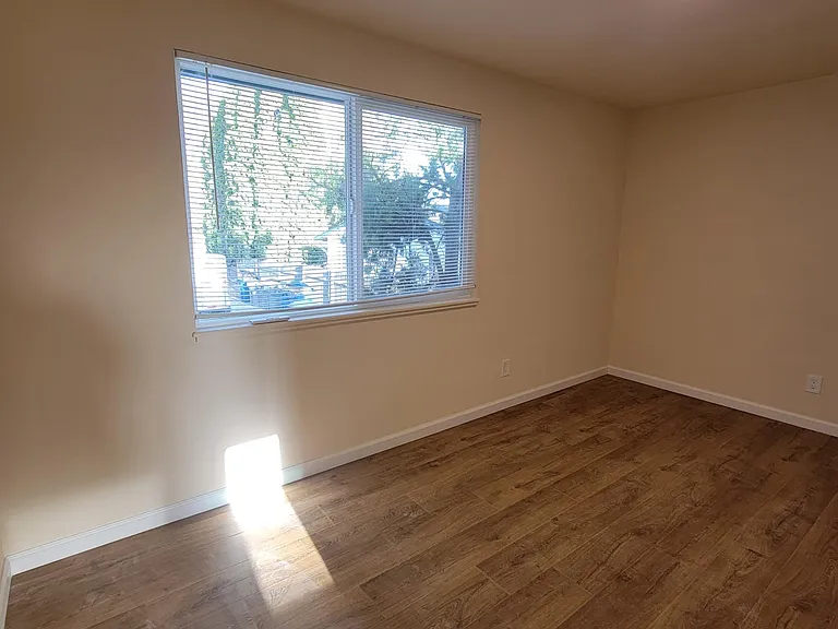 1117 N Adams St — Photo 6