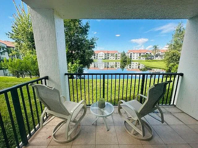 2 bed, 2.0 bath, 1008 sqft, $3,000 — Photo 2