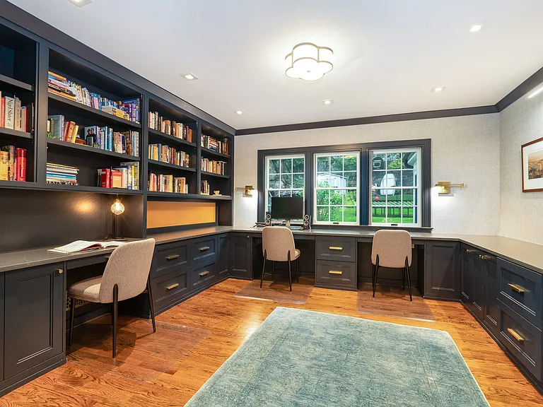 10 Loewen Ct — Photo 11