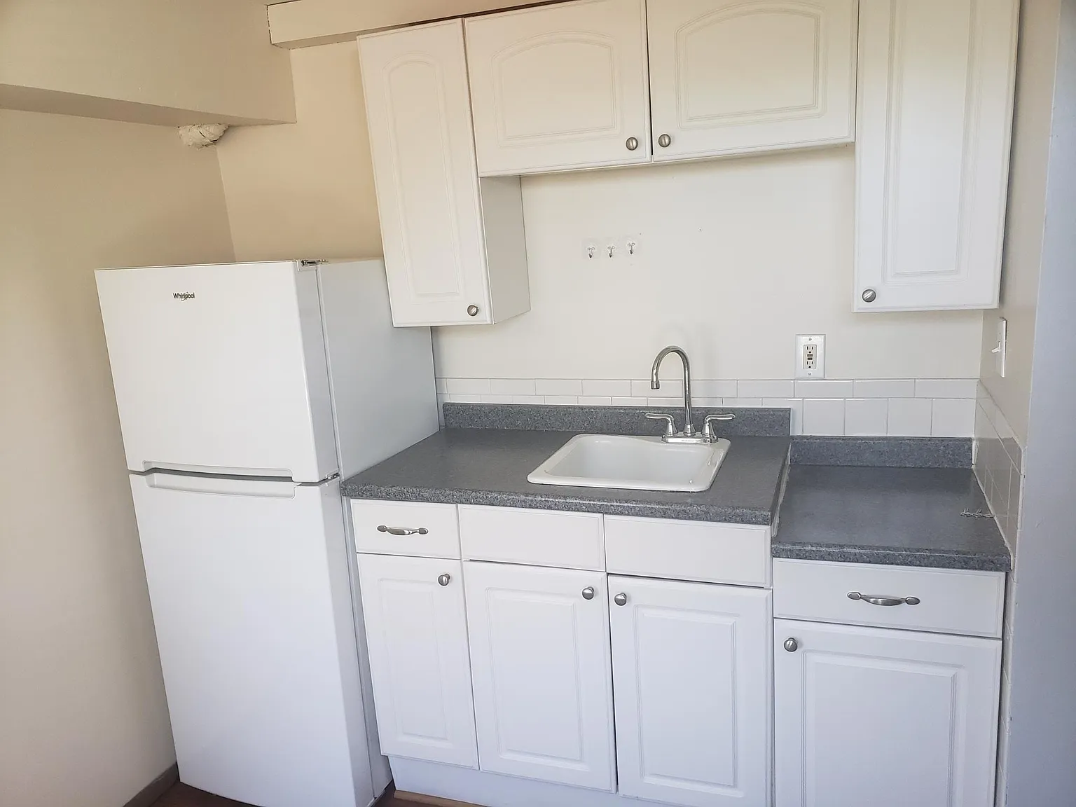 Studio, 420 sqft, $700 — Photo 4
