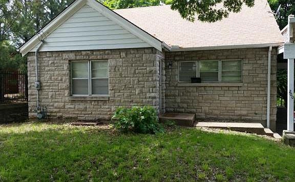 2nd image of 200 N Sterling Ave