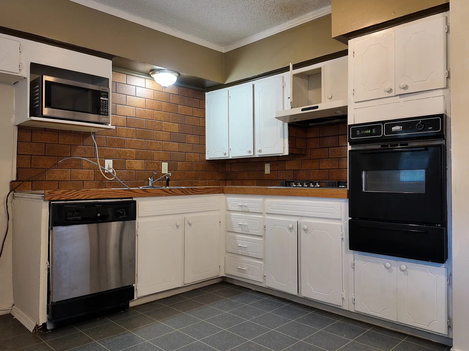 3 bed, 1.5 bath, 1036 sqft, $1,500 — Photo 4