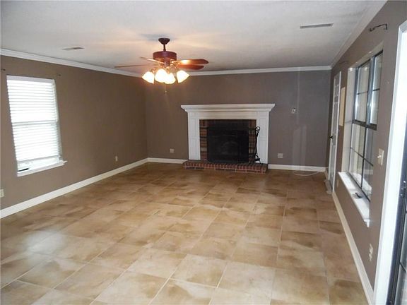5th image of 2404 E Bristol Pl