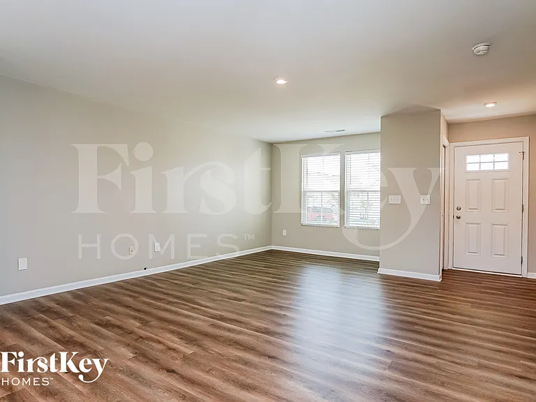 14 Windchime Ct — Photo 2