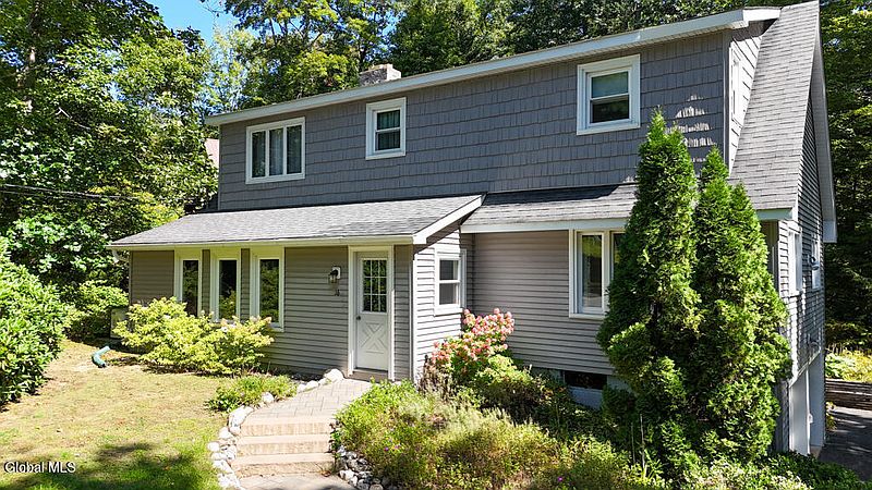 3rd image of 16 Summit Drive