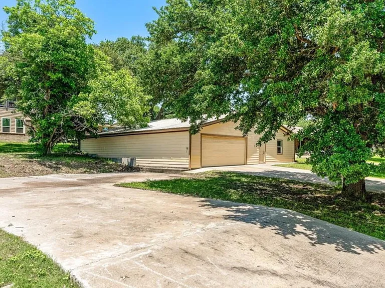 121 W Lakeview Dr — Photo 2