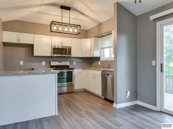 7626 N 79th Plz, Omaha, NE 68122